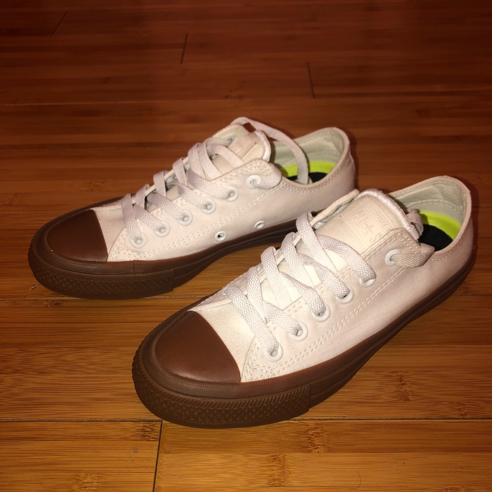 Converse NEW White with Gum low top Sz 4.5M/6.5W